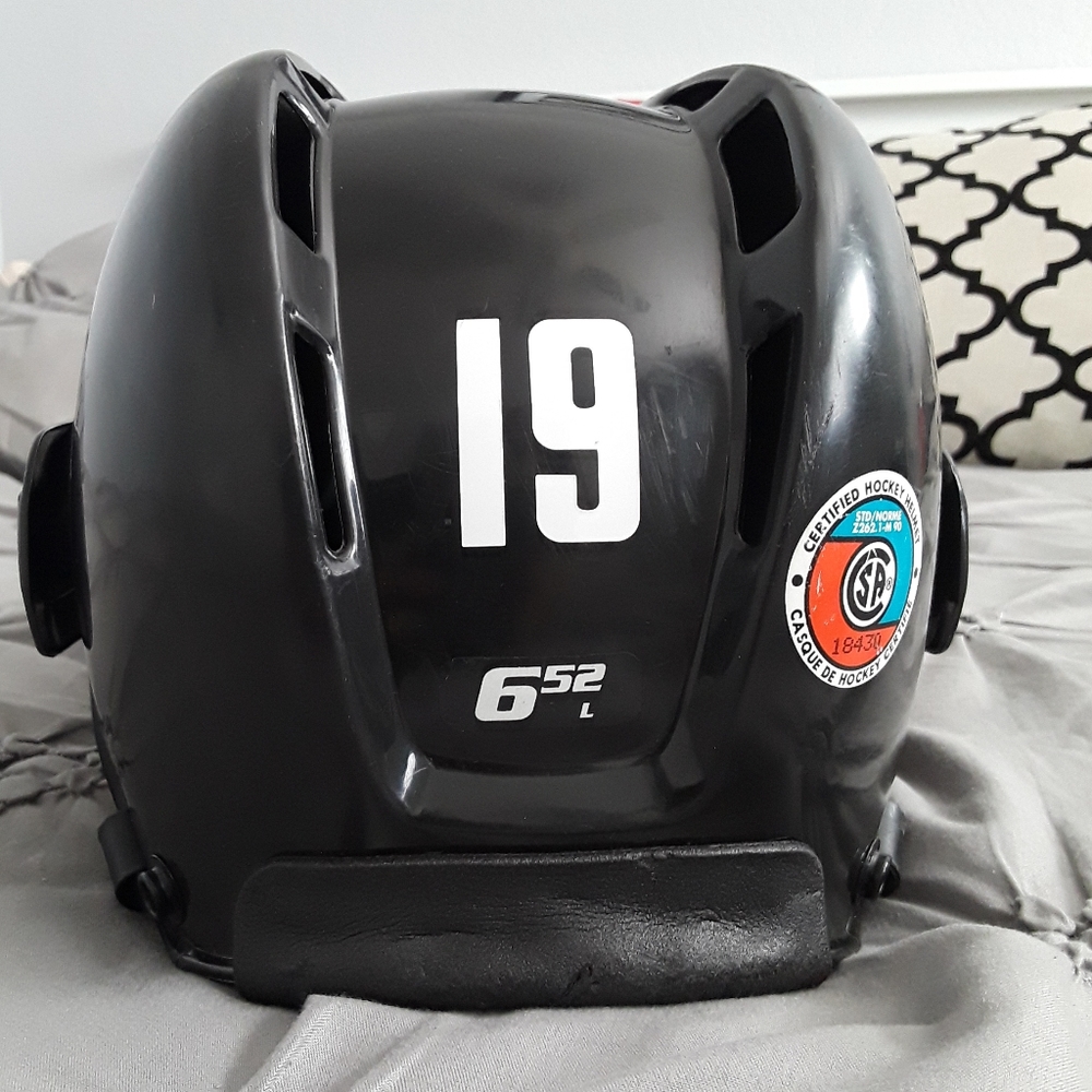 Hockey helmet